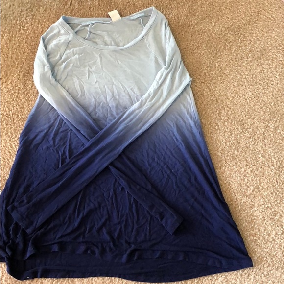 American Eagle Outfitters Tops - Long sleeve fading blue tee.
